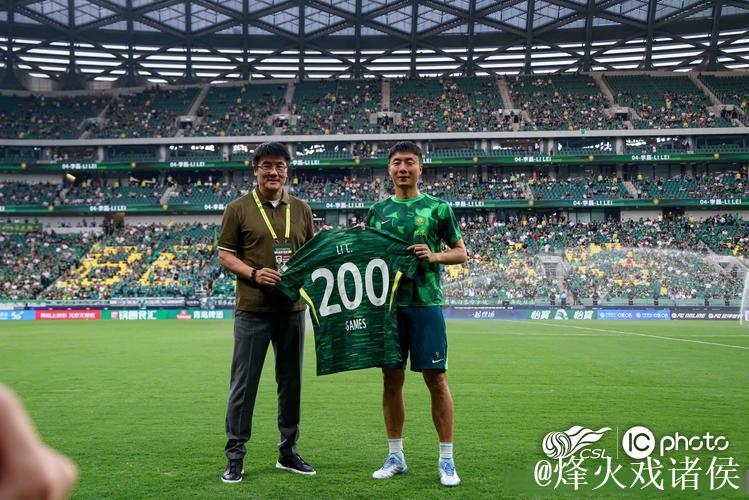 国安中场大将重罚无缘亚冠,获球迷力挺 国安中场大将重罚无缘亚冠,获球迷力挺